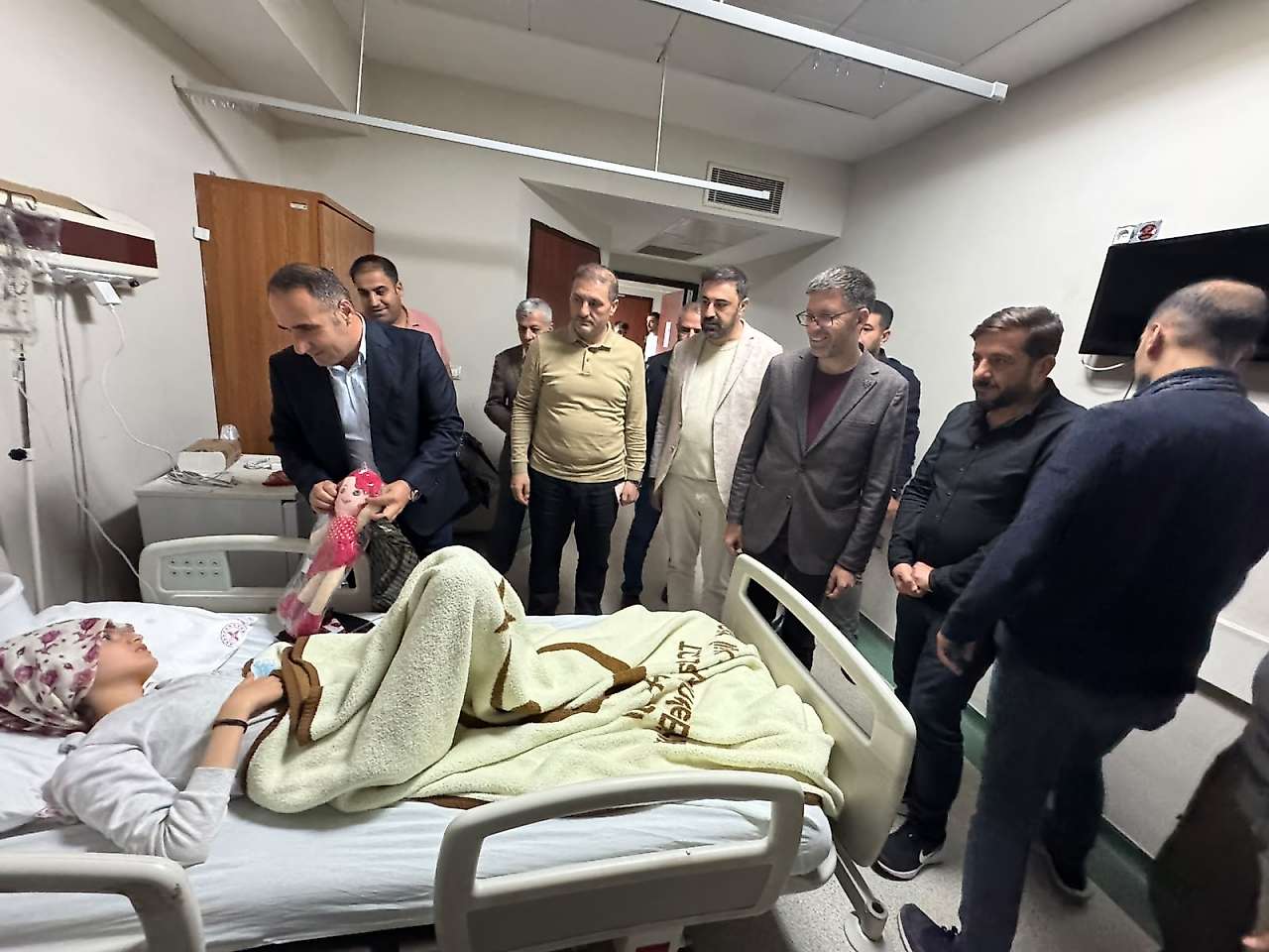 Kayabağlar'daki Zehirlenme Olayının Ardından Başkan Hasan Nas'tan Hastaneye Ziyaret