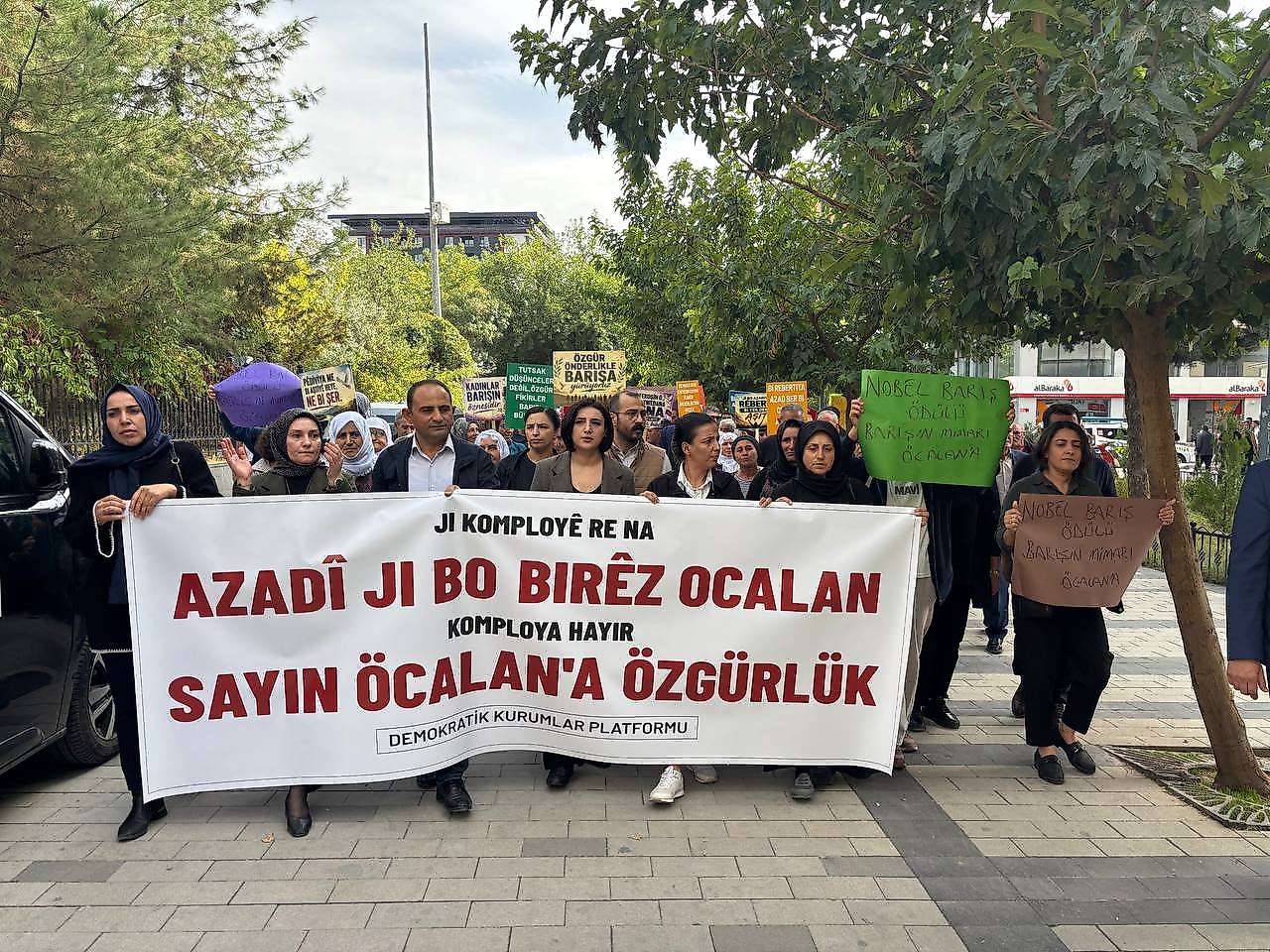 Siirt'te DEM Parti ve DBP'den Abdullah Öcalan İçin Yürüyüş