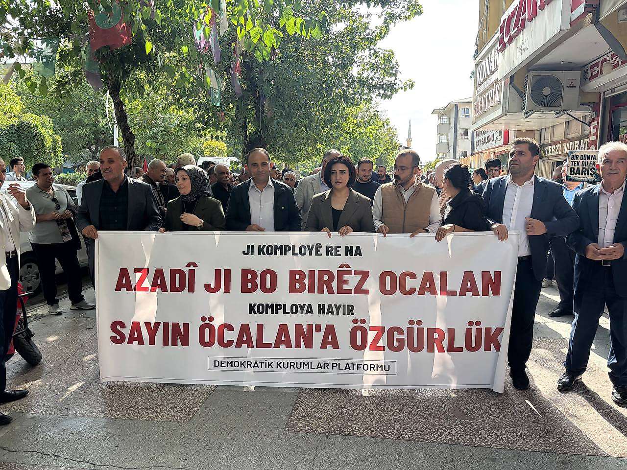Siirt'te DEM Parti ve DBP'den Abdullah Öcalan İçin Yürüyüş