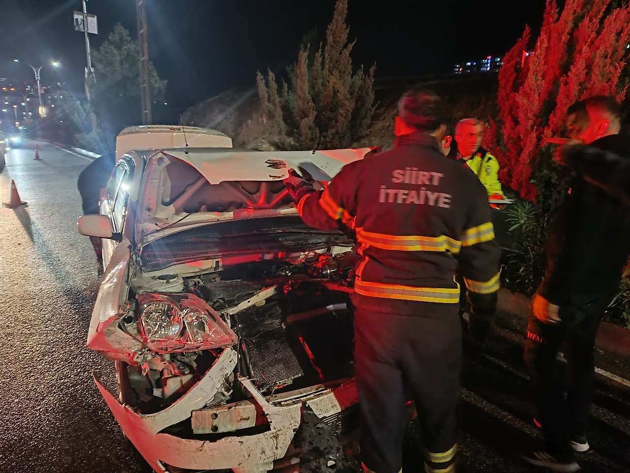 Siirt'te Zincirleme Kaza: 4 Araç Birbirine Girdi