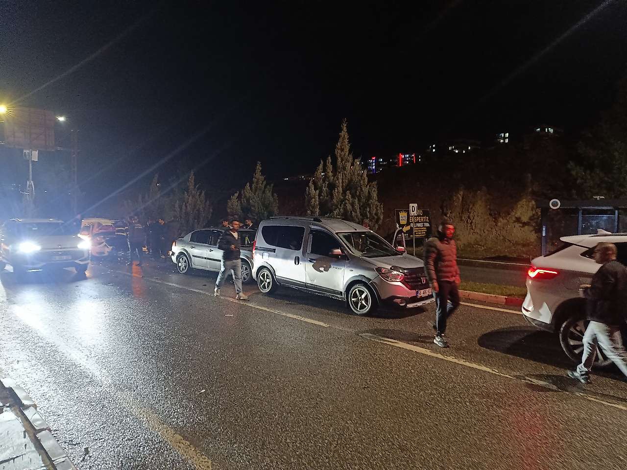 Siirt'te Zincirleme Kaza: 4 Araç Birbirine Girdi