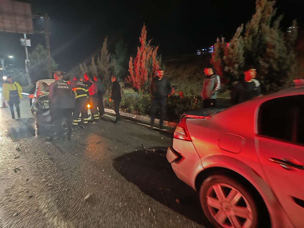 Siirt'te Zincirleme Kaza: 4 Araç Birbirine Girdi
