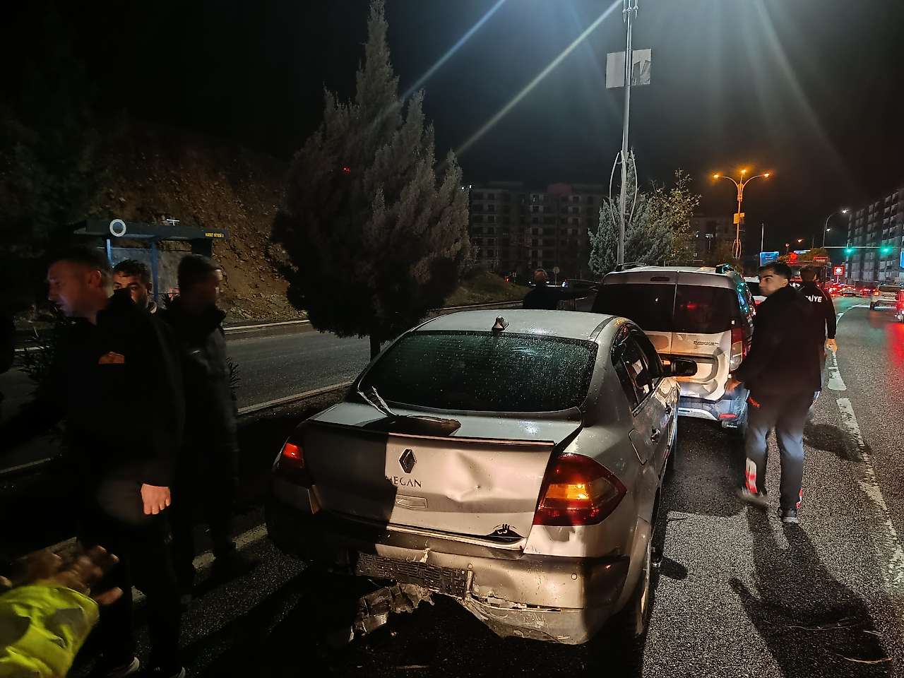 Siirt'te Zincirleme Kaza: 4 Araç Birbirine Girdi