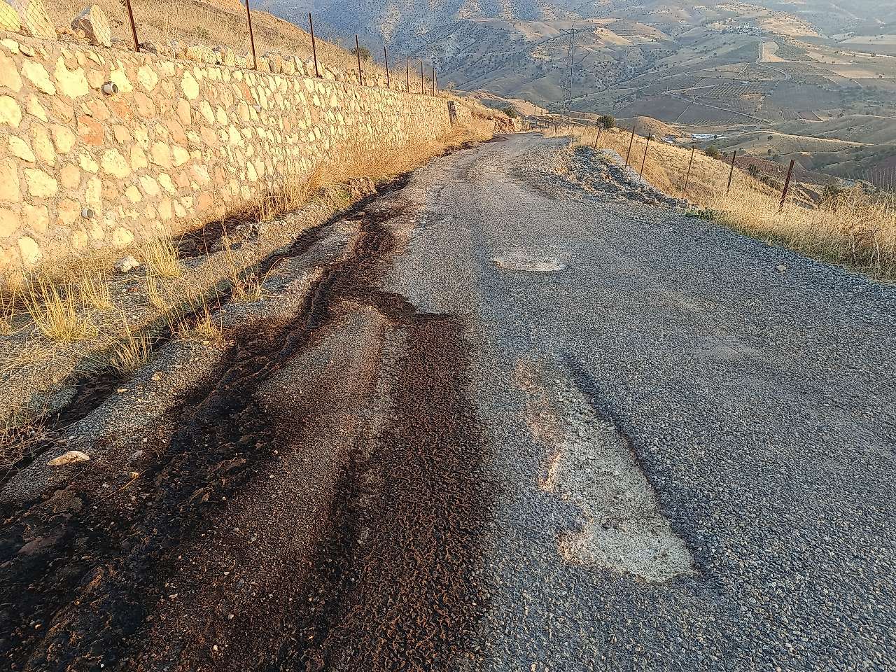 Siirt'te Bayraktepe-Ekmekçiler Grup Köy Yolunda Ulaşım Sorunu Yaşanıyor