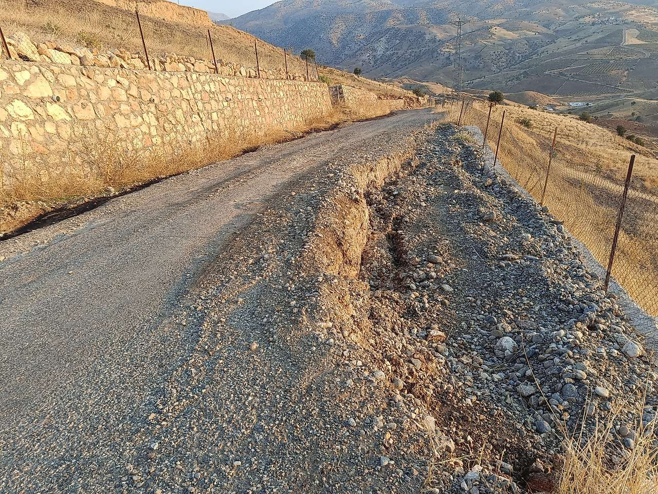 Siirt'te Bayraktepe-Ekmekçiler Grup Köy Yolunda Ulaşım Sorunu Yaşanıyor
