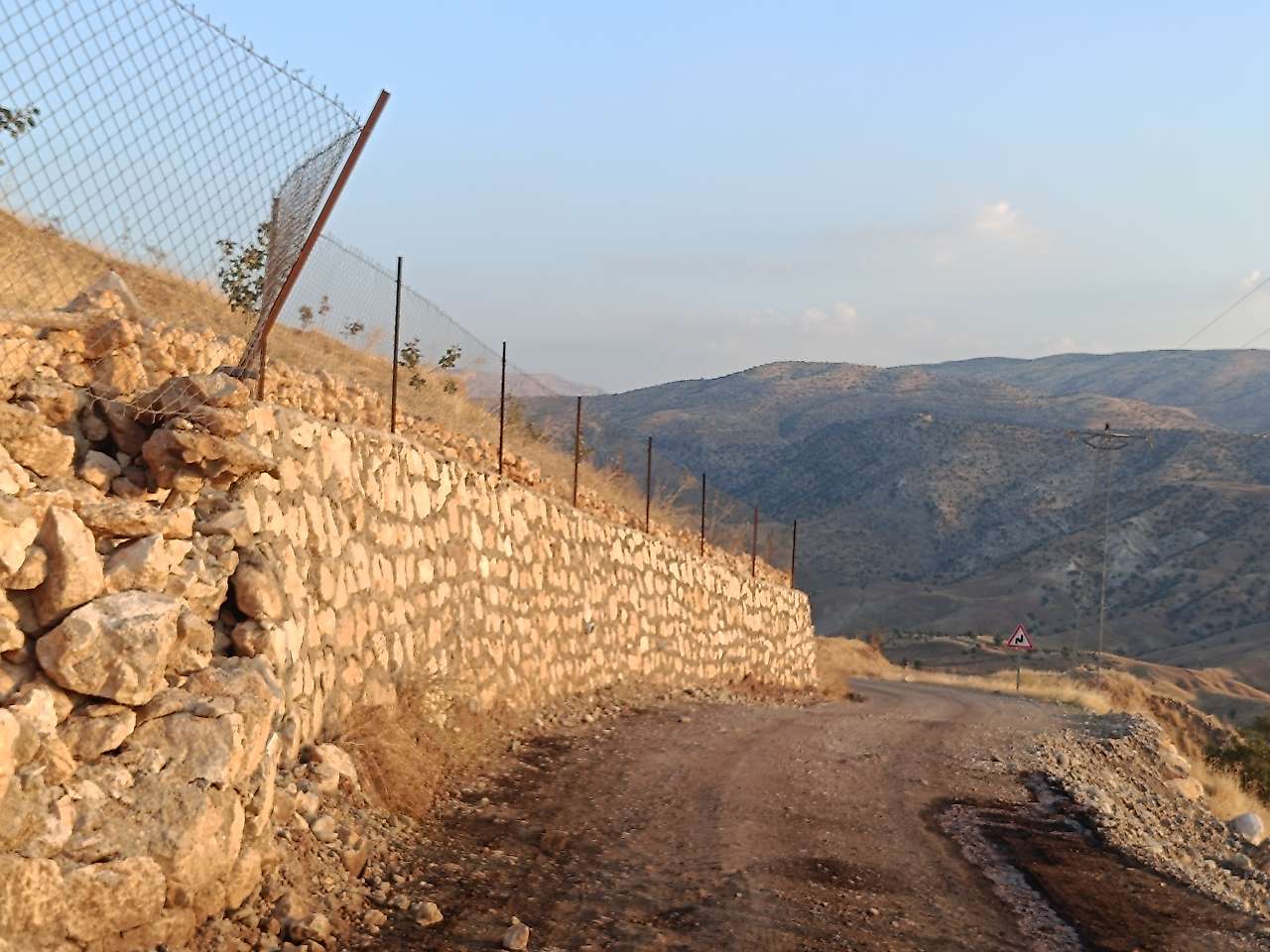 Siirt'te Bayraktepe-Ekmekçiler Grup Köy Yolunda Ulaşım Sorunu Yaşanıyor