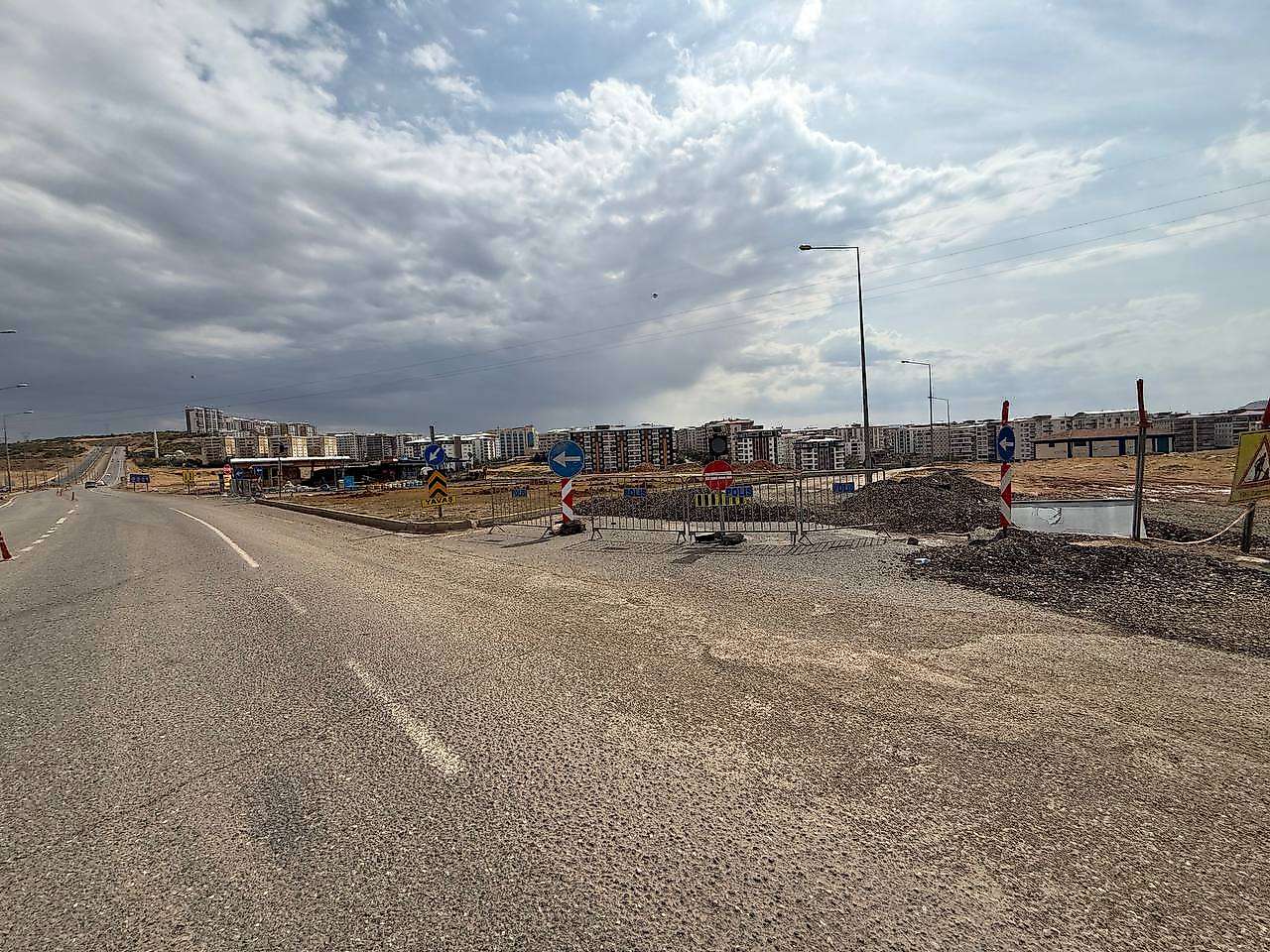 Siirt'te Yol ve Kavşak Çalışmalarına Sosyal Medyadan Tepki: Vatandaşlar Vali Kızılkaya'ya Seslendi