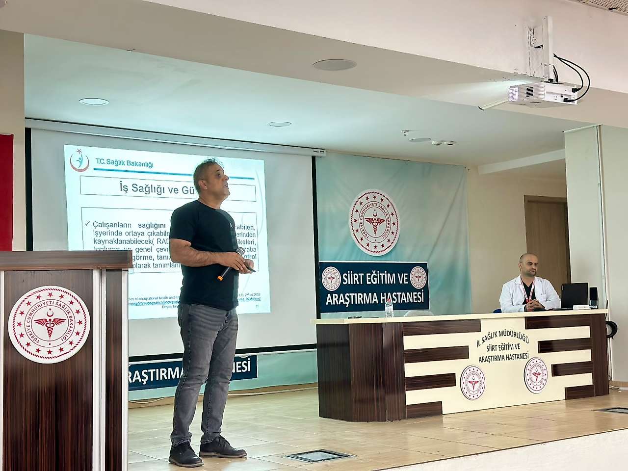 Siirt Eğitim ve Araştırma Hastanesi'nde stajyer öğrencilere İSG ve uyum eğitimi