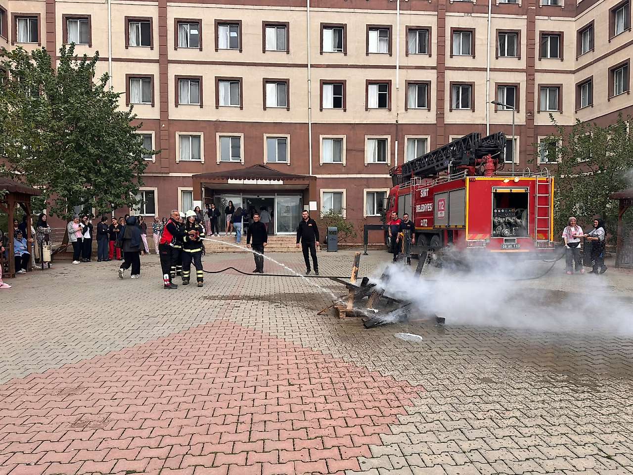 Siirt'te Kız Öğrenci Yurtlarında Yangın Tatbikatı: Öğrenci ve Personele Uygulamalı Eğitim