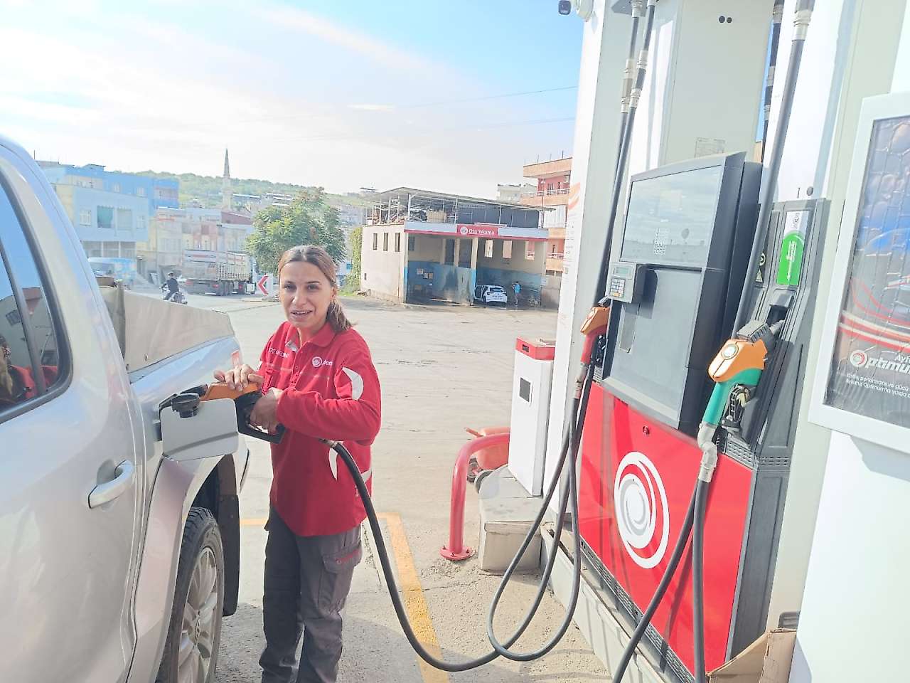 Siirt'in İlk Kadın Pompacısı Dilan Zerdelci İlgi Odağı Oldu