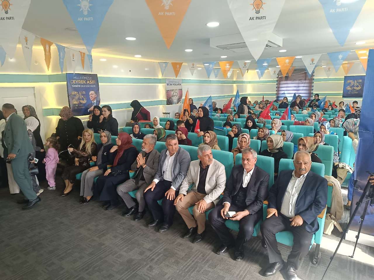 AK Parti Siirt'te Kadın Kolları Danışma Meclisi Toplantısı Gerçekleştirildi
