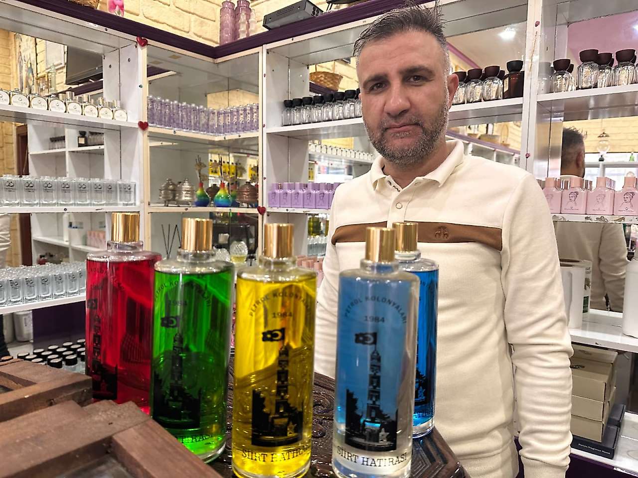 Siirt'in Yöresel Zenginlikleri Kaliteli Kokulara Dönüşüyor: 42 Yıllık Mirası Yaşatıyor