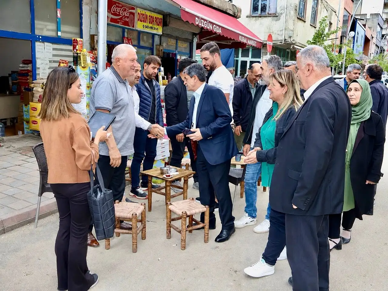 Kurtalan Belediye Eşbaşkanları Bayram Öncesi Çarşı Esnafını Ziyaret Etti