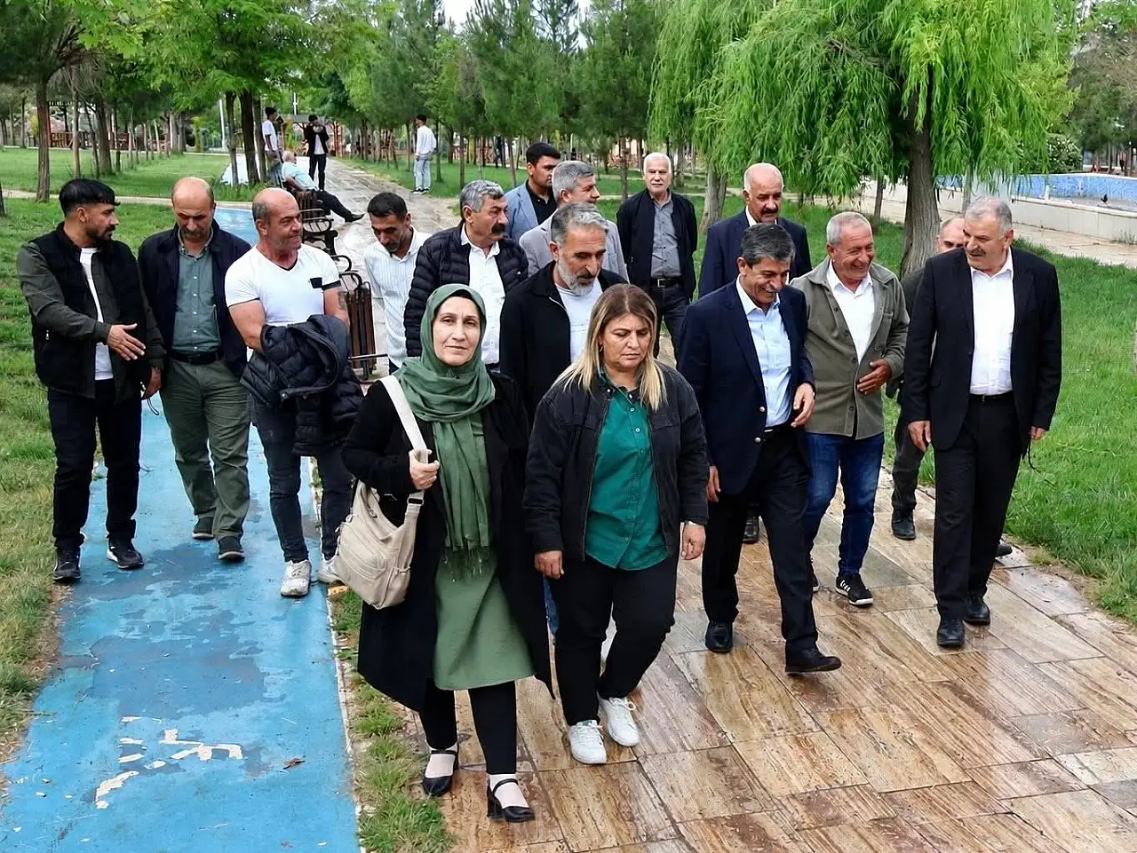 Kurtalan Belediye Eşbaşkanları Bayram Öncesi Çarşı Esnafını Ziyaret Etti