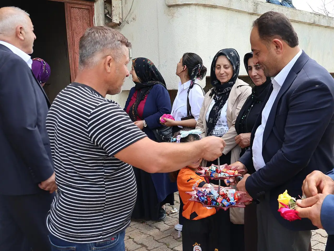 Kurtalan'da Bayram Ziyaretleri: DEM Parti ve DBP Heyeti Köylerde Vatandaşlarla Buluştu