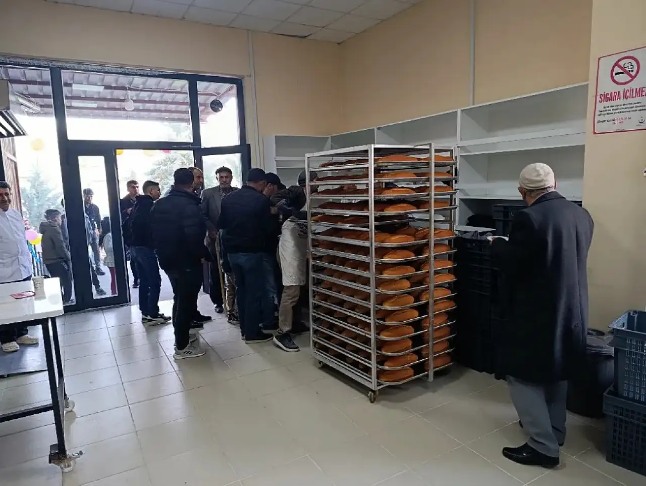 Siirt'in Veyselkarani Beldesi'nde Halk Ekmek Fırını Açıldı: Günde 5 Bin Ekmek Üretilecek, İlk İki Gün Ücretsiz