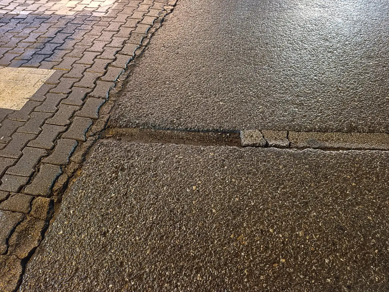 Siirt Belediyesi, vatandaşları tedirgin eden kabloları güvenli hale getirdi