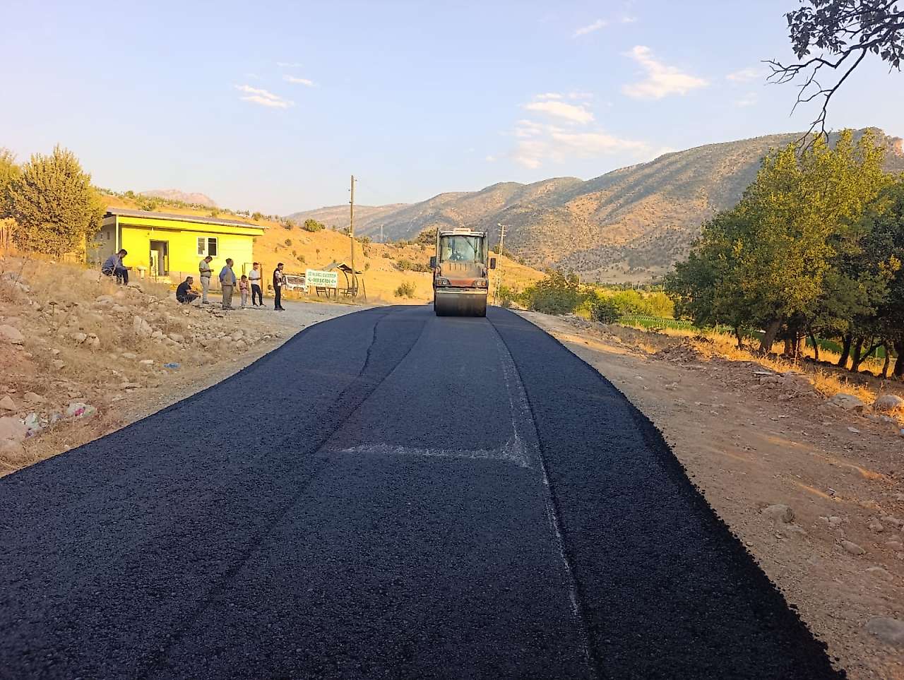 Siirt'te Kırsal Alanda Altyapı ve Yol Çalışmaları Sürüyor