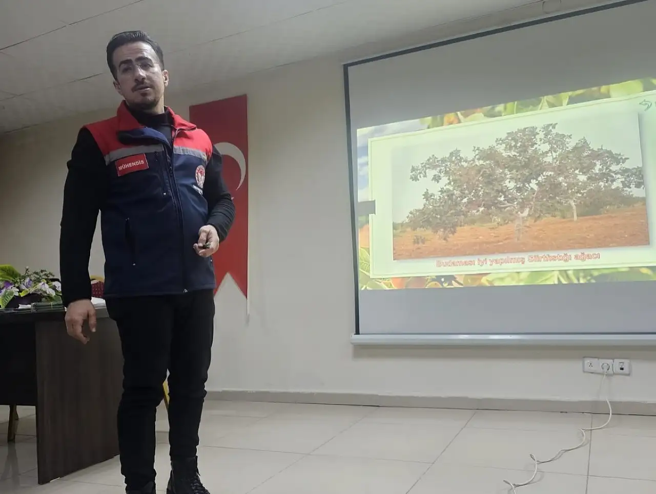 Siirt'te üreticilere fıstıkta verimi artırma teknikleri anlatıldı