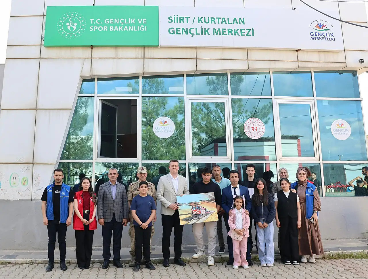 Kurtalan Kaymakamı Serin'den Gençlik Merkezi Resim Sergisine Ziyaret