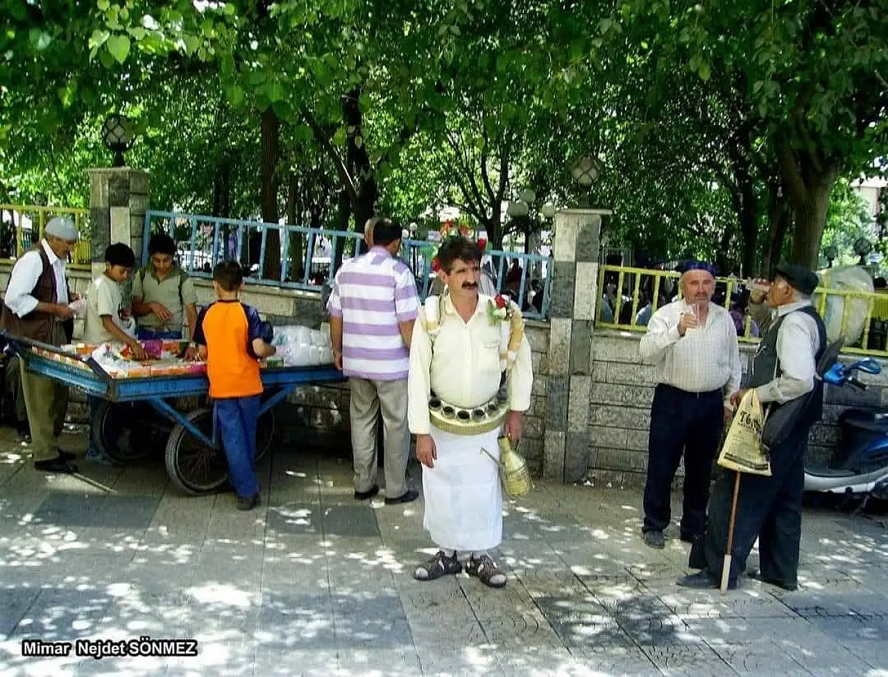 Siirt sokaklarının unutulmaz yüzü: Limonatacı İsmet