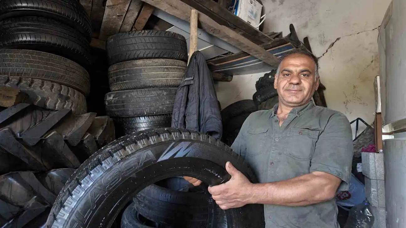Siirt'te 15 yaşında başladı, 35 yıldır araç lastiği ile yatıp kalkıyor
