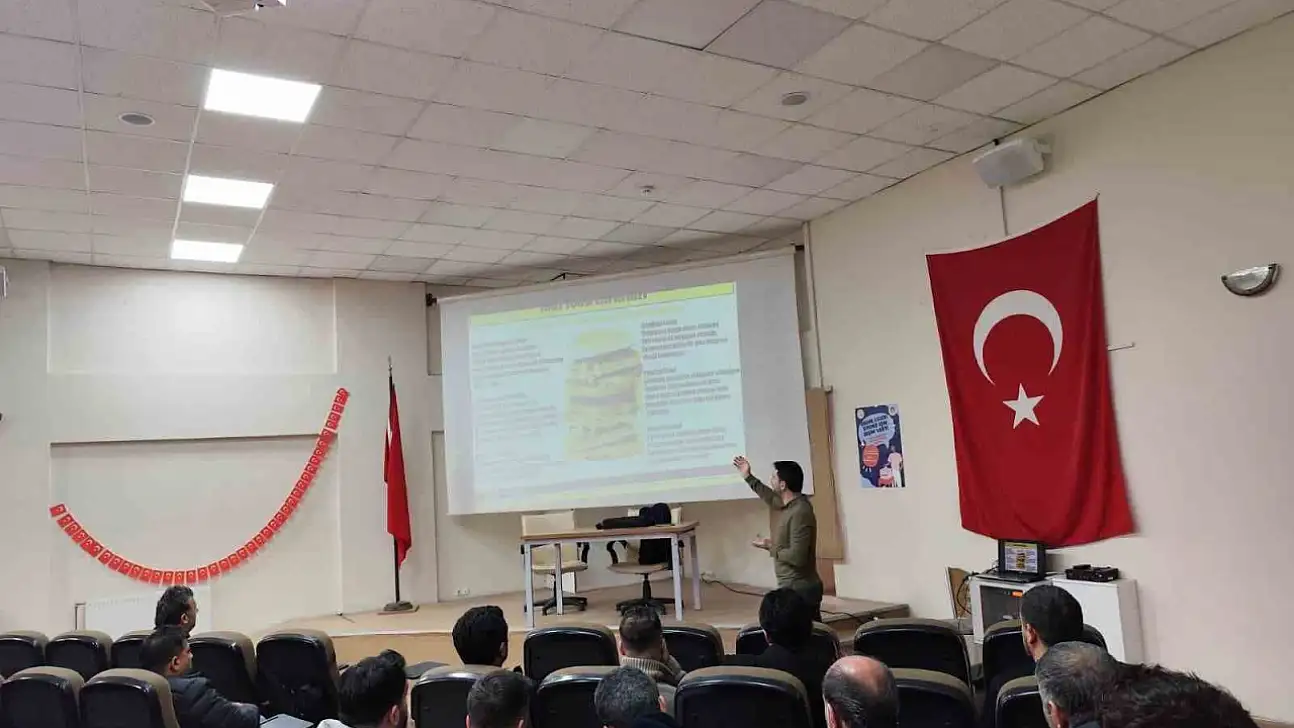 Bakım personellerine sağlıklı beslenme ve hijyen eğitimi