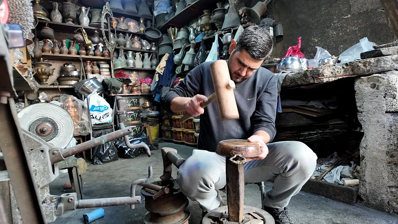 Bakırın Sesi Siirt'te Hâlâ Yankılanıyor: 6 Yaşında Çırak Oldu, 50'sinde Usta: Fatih Bakırcı'nın Zanaat Hikâyesi