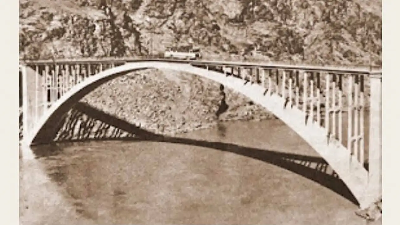 Biloris Köprüsü'nün yıllar öncesine ait fotoğrafı ortaya çıktı