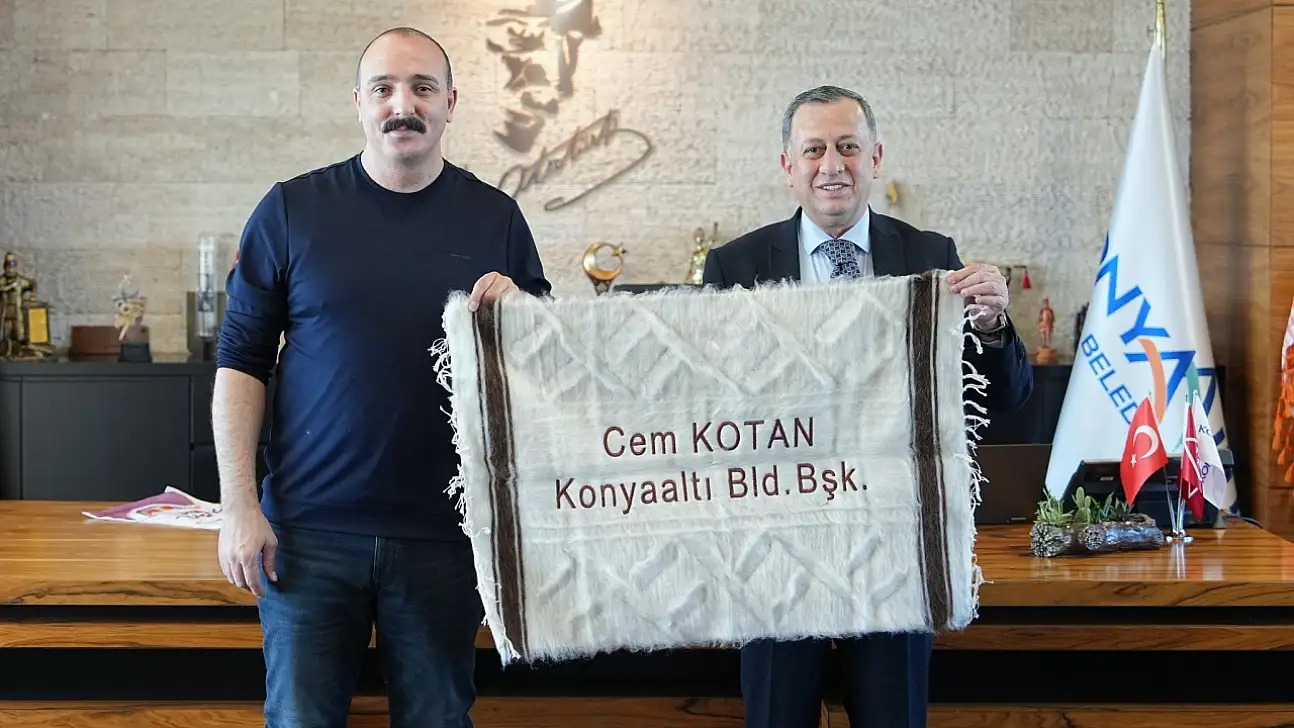 CHP Kurtalan İlçe Başkanı Karataş'tan Konyaaltı Belediye Başkanı Kotan'a Siirt'e özgü hediye