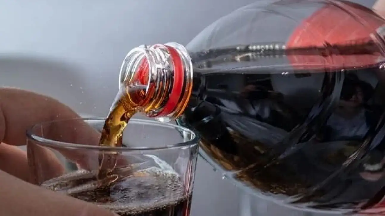 Kola Tüketimi Doğurganlık İçin Risk Taşıyor: Erkeklerde Sperm Azalıyor, Kadınlarda Erken Doğum Tehlikesi