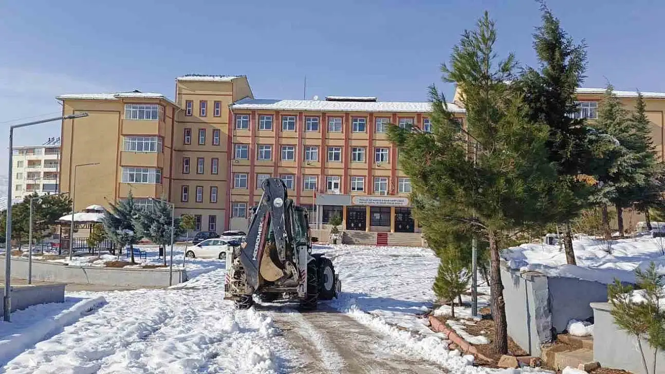 Kozluk'ta taşımalı ve kısal bölgelerde eğitime 1 gün ara verildi