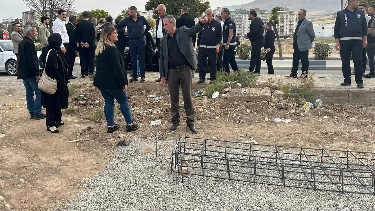 Kurtalan Belediyesi Demiryollarına Ait İnşaatı Durduruldu! Kaymakam ve Belediye Başkanı Olay Yerinde...