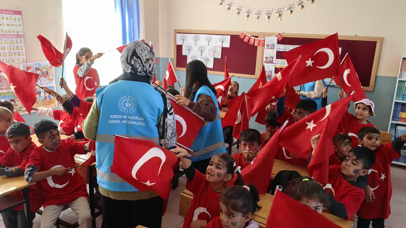 Siirt Hassa Hatun KYK Öğrencilerinden Şehit Öğretmen Durmuş Güçlü İlkokuluna Cumhuriyet Ziyareti