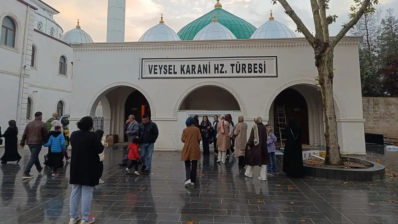 Siirt Hz. Veysel Karani Türbesi Ziyaretçi Akınına Uğruyor: Tadilatın Hızlandırılması Talep Ediliyor