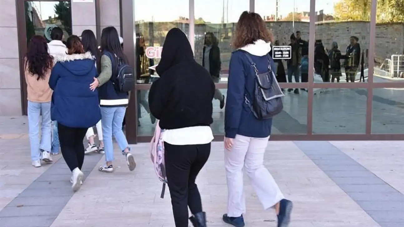 Siirt'in de Aralarında Olduğu 19 İlde Dev Operasyon: 100 Milyon Liralık Dolandırıcılık Şebekesi Çökertildi