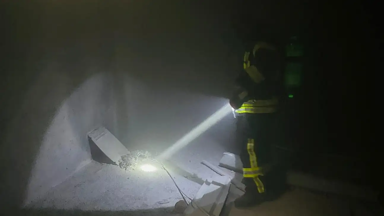 Siirt'in o ilçesinde apartmanda çıkan yangın paniğe neden oldu!