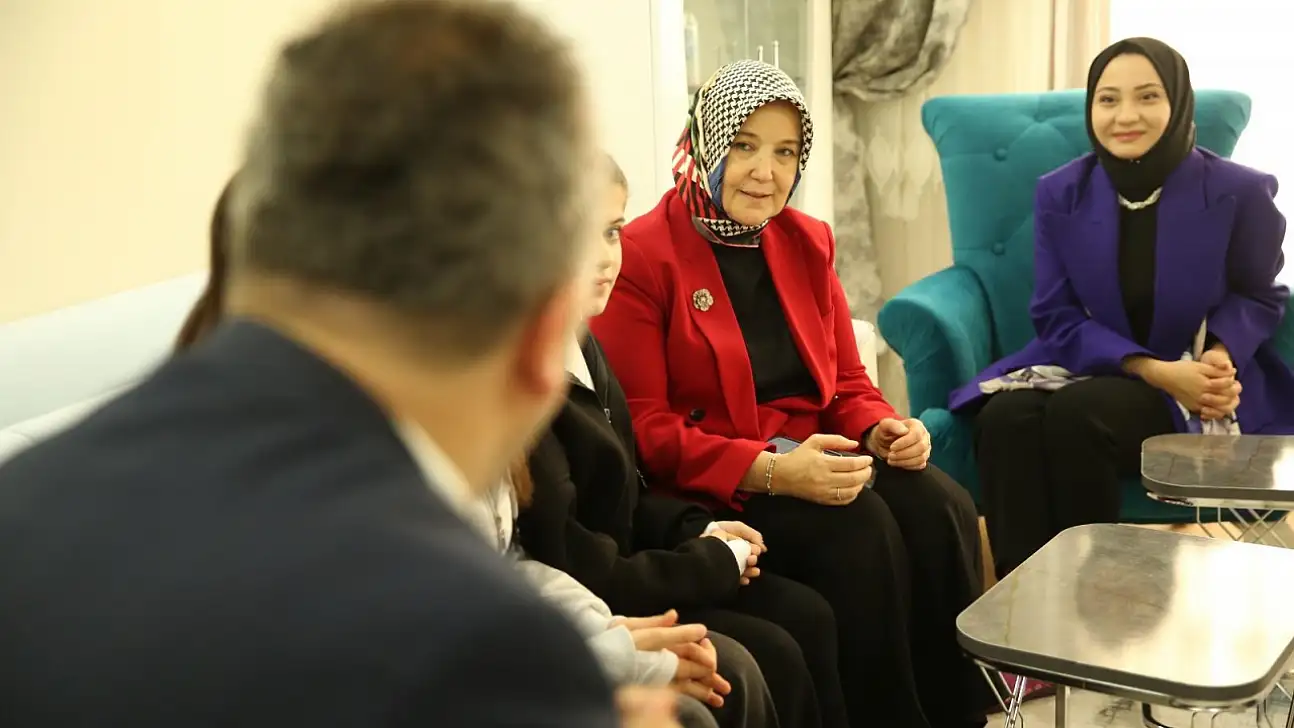 Siirt'te 26. Ulusal Çocuk Forumu Kapsamında Renkli Program: Bakan Yardımcısı Yenigün ve Protokol Çocuklarla Bir Araya Geldi