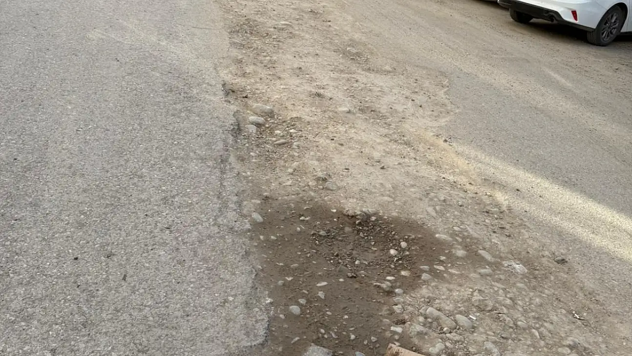 Siirt'te Alt Yapı Çalışması Sonrası Yol Toprak Halde Bırakıldı: Mahalleli Asfalt İstiyor