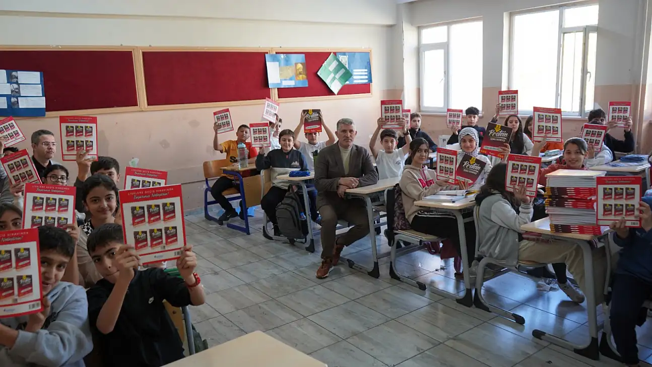 Siirt'te Beton Firmalarından 1.120 Öğrenciye 3 Bin 360 Kitap Desteği