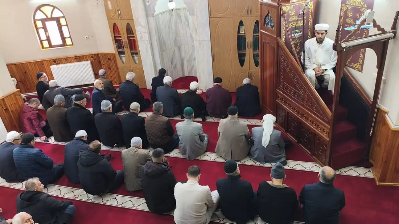 Siirt'te, camilerde genç üniversitelilerin heyecanı vardı