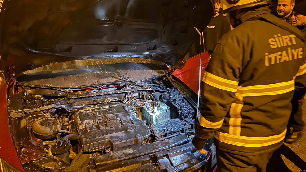 Siirt'te Gece Vakti Araç Yangını
