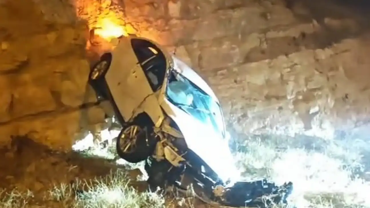 Siirt'te Kayganlaşan Yolda Kontrolden Çıkan Otomobil Devrildi: 1 Yaralı