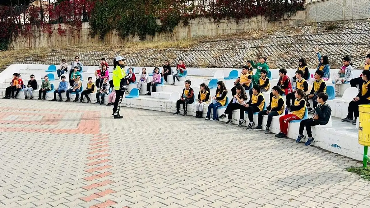 Siirt'te Miniklere Uygulamalı Trafik Güvenliği Eğitimi