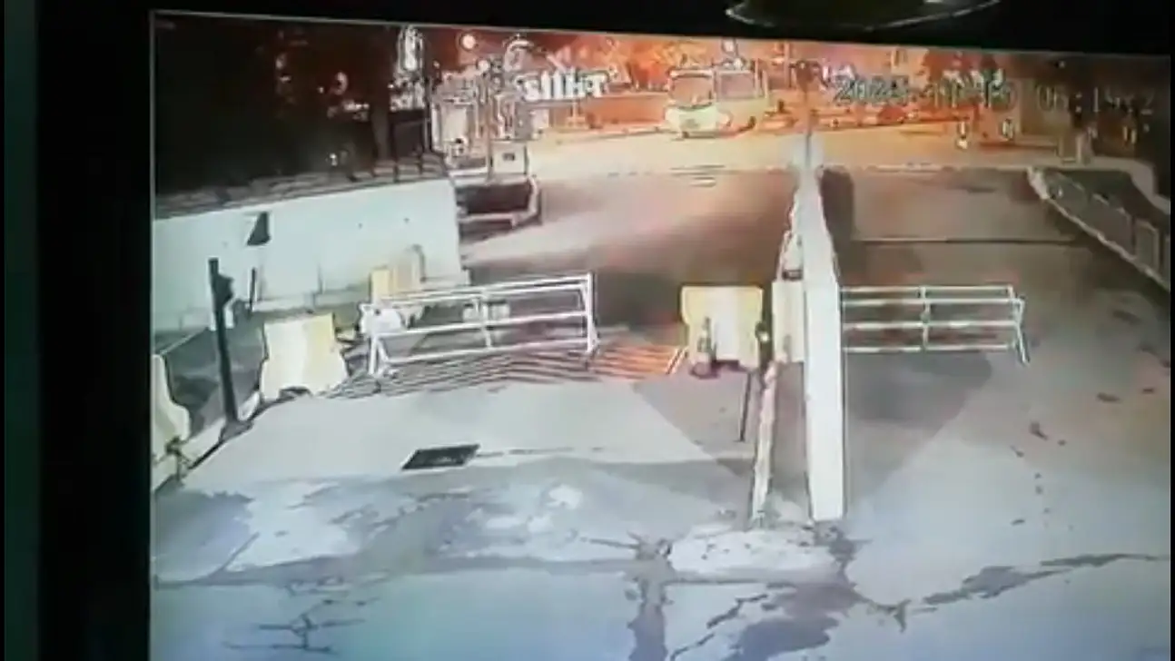 Siirt'te Motosiklet Sürücüsünün Hayatını Kaybettiği Kaza Kamerada