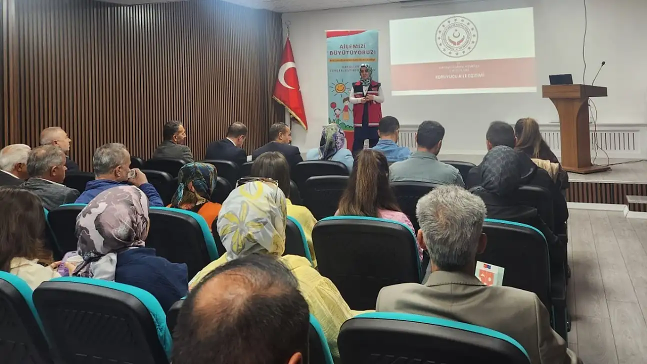Siirt'te Sağlık Personeline Koruyucu Aile Eğitimi Verildi