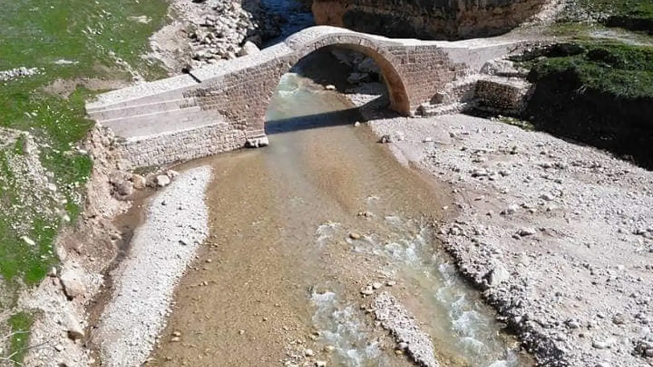 Siirt'te Tarihi Gira Xane Köprüsünün Baraj Suları Altında Kalmadan Önce Çekilen Son Fotoğrafları