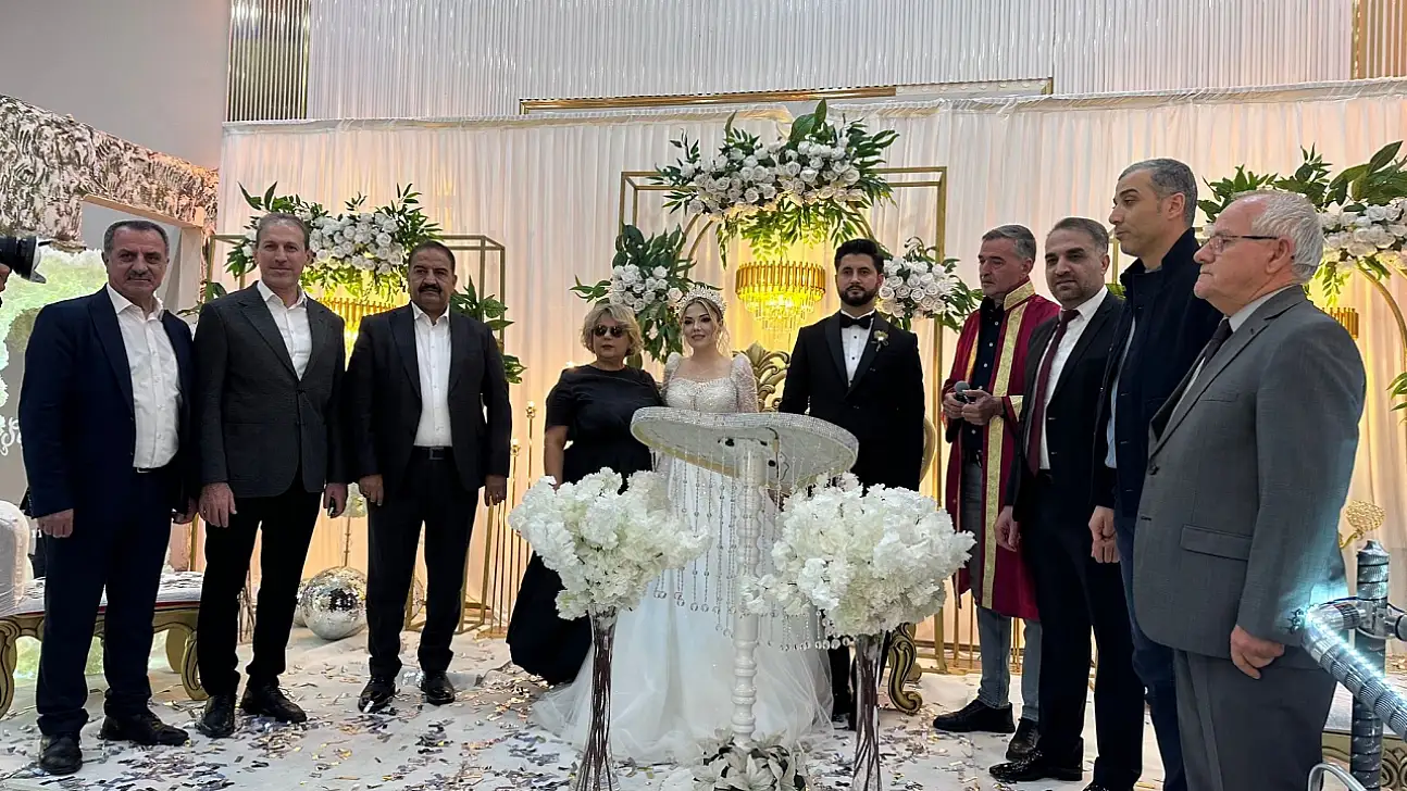 Siirt'te Uslu ile Nas Ailelerinin Mutlu Günü! Siyasetten, Bürokrasiye Bir Çok İsim Bu Düğünde Bir Araya Geldi!
