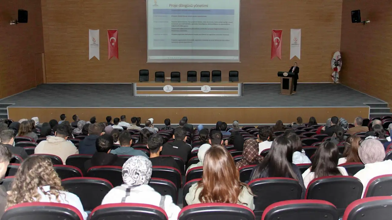 Siirt Üniversitesi'nde 2209-A Öğrenci Projeleri Bilgilendirme Toplantısı Yapıldı