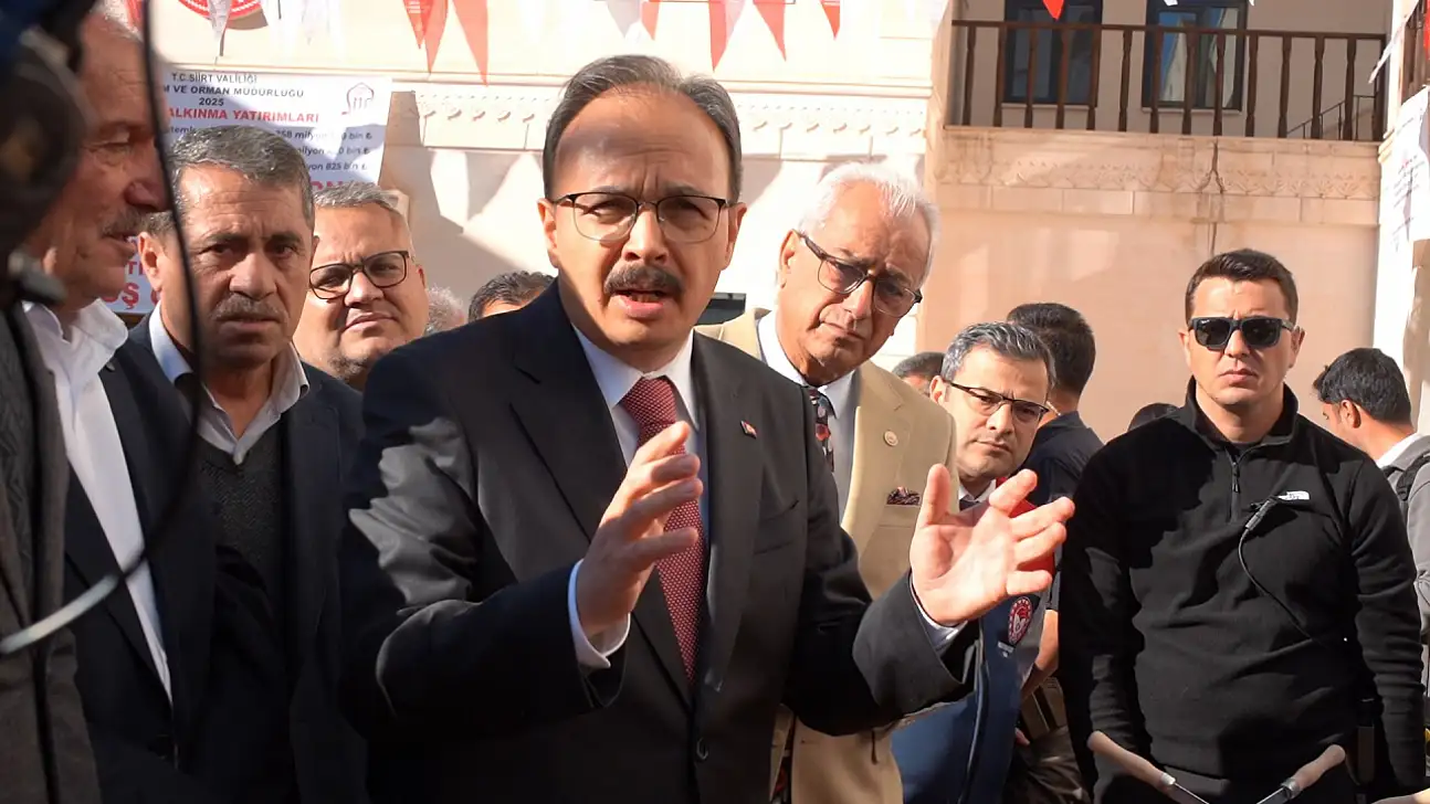 Siirt Valisi Kızılkaya'dan Çiftçilere Müjde: Bağ ve Bahçe Yolları İçin Makine Desteği Başlıyor